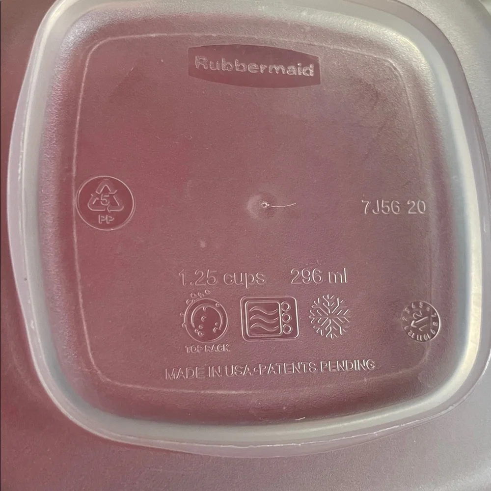 3 small Rubbermaid Red/Burgundy Storage Containers w/ lids 6pcs total